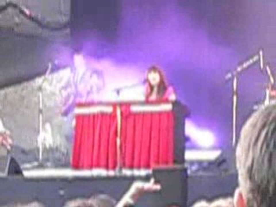 Kate Nash "Foundations" - Live @ Rock en Seine 2008