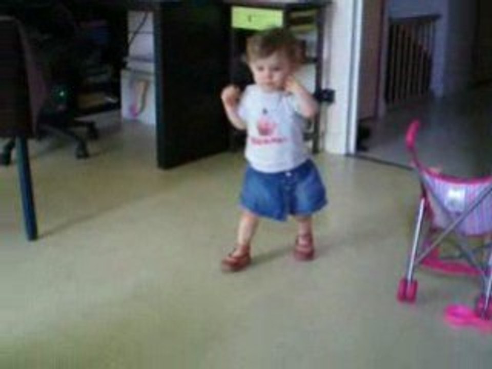 Ca y est, Chloé marche