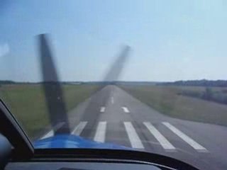 Atterrissage et décollage à St-Cyr et Cosne en DR400