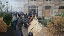 Manifestation du 24 octobre : à Bordeaux, des commerçants défendent leurs magasins