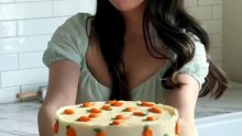 How to Decorate a Carrot Cake Recipe - Piped Carrot Design