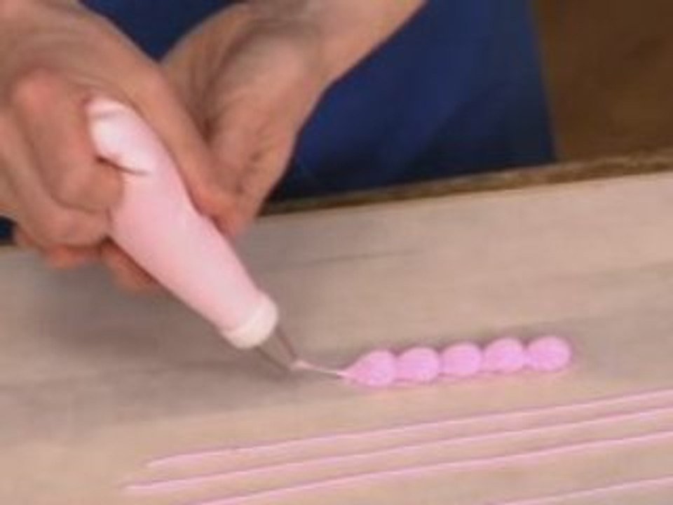 Cake decorating and piping tips - How to decorate a cake