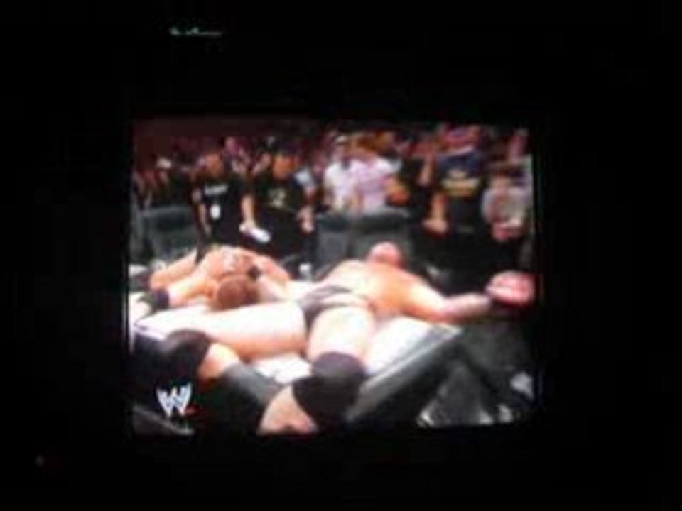 RKO sur Table  last man standing
