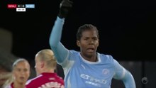 Bunny Shaw scores in the Manchester derby again!