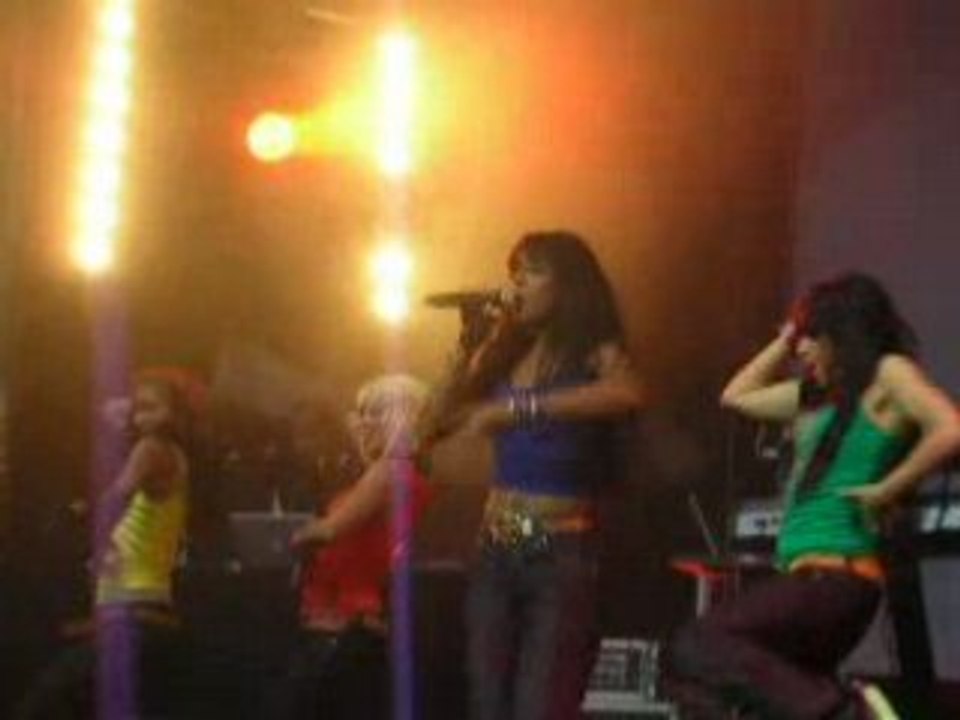 Kelly Rowland live Nike+Human Race in Paris "Work part2&End"