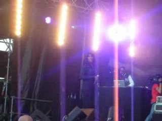 Kelly Rowland Live Nike+human Race in Paris "Dilemma"