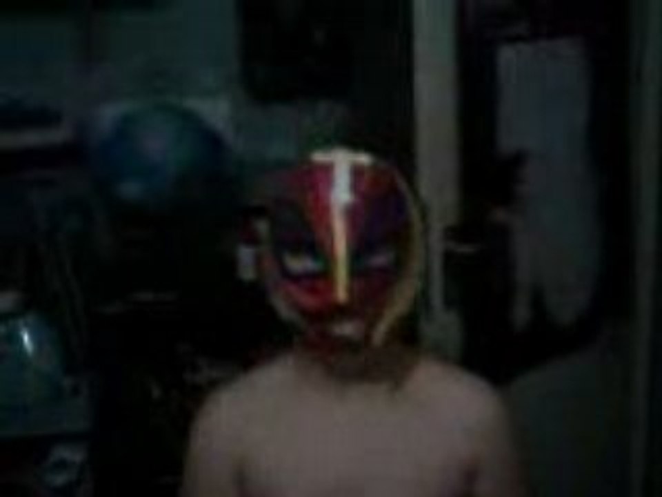 Rey Mysterio enlève ses masques
