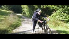 Auf zwei Rädern Trailer (Deutsch)