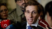 Almeida dice que la acampada de Sol "ha mutado" y anima a Reyes Maroto a pasar una noche "si no tiene miedo"