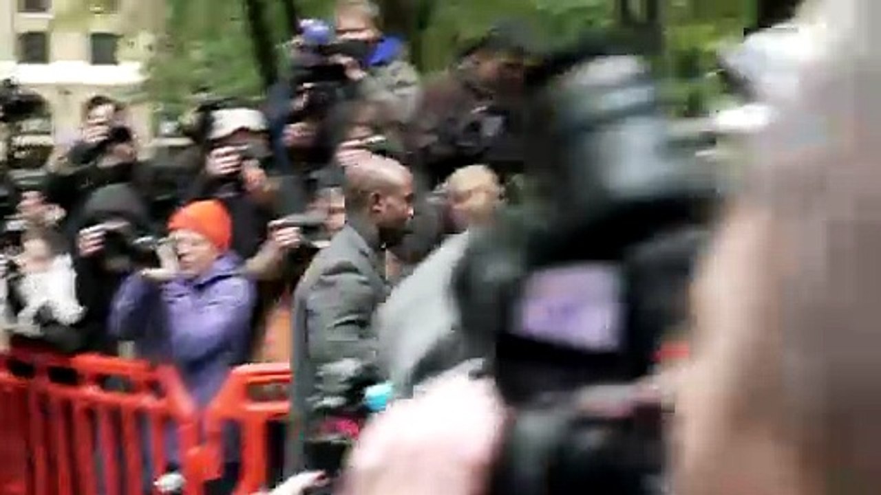 Chris Brown arrives at court for affray sentencing - video Dailymotion