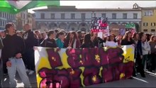 Il corteo di protesta a Firenze contro il ministro dell'Istruzione: cori offensivi a Valditara