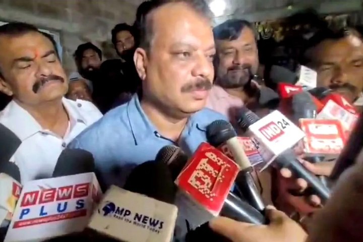 उमंग सिंघार ने चंदाना हादसे पर मीडिया से चर्चा में उठाए सवाल