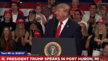 Trump alaba el trasero de Nicki Minaj durante un acto en Michigan