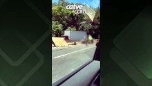 Caminhão carregado com ovos tomba e interdita parte da BR-376 em Tibagi