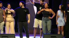 Motoboy depilado, “cabronco” e muita zoeira no palco