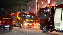 Incêndio em apartamento mobiliza Bombeiros e deixa três pessoas com suspeita de inalação de fumaça em Cascavel