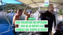 Grecia, 1,3 tonnellate di rifiuti ripescate dal mare: l'impresa dei sub volontari a Vathy