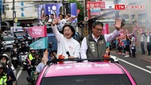 又抽到1號！蘇巧慧站上「粉紅超跑」車掃直播 支持者喊「一定慧贏」