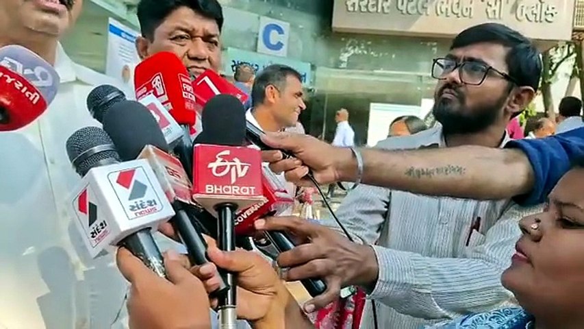 જુઓ VIDEO / અમદાવાદ મેયર ઓફિસને બોમ્બથી ઉડાવવાની ધમકી, આખી બિલ્ડિંગ ખાલી કરાવાઈ