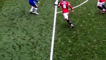 Midfielder_creating_space_from_ball_20261001144619
