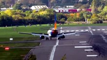 Birmingham, aereo in arrivo da Venezia finisce fuori pista a causa del vento: il video ? impressionante