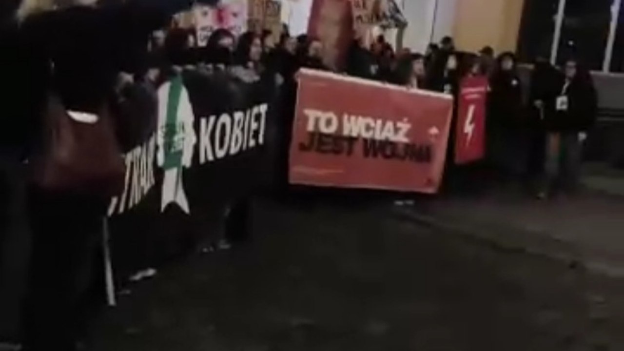 Women protests in poland ⚡ europe riots - video Dailymotion