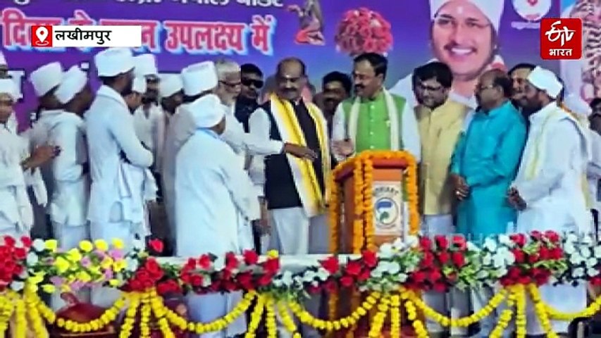 लखीमपुर में संत असंग देव के प्रोग्राम में स्वतंत्र देव बोले- "मोदी-योगी को छोड़ दिया तो माथे पर टीका नहीं बचेगा"