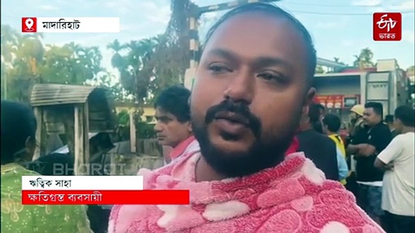 মজুত বাজিতে আগুন লেগে ভস্মীভূত 5 দোকান, দমকলের বিরুদ্ধে ক্ষোভ