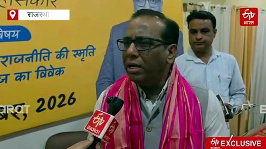 Exclusive: गांधी और भगत सिंह को एक-दूसरे का विरोधी बताना गलत नैरेटिव: अशोक कुमार पांडेय