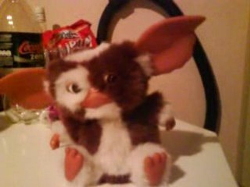 [Ryan K. : Le blog] Peluche Gizmo dansante