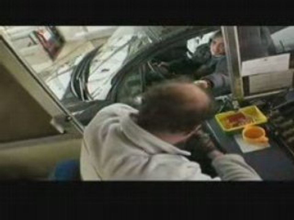 (Caméra cachée) Péage en folie