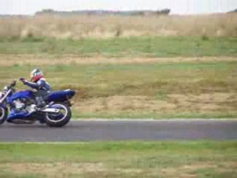 hornet au circuit de clastres journée moto expert