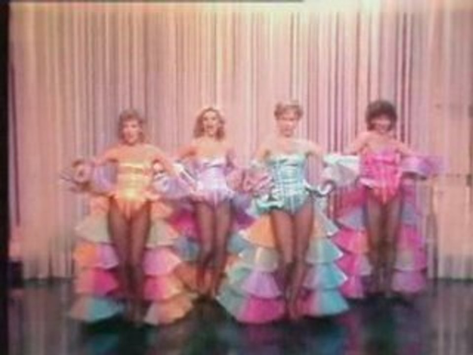 Les Cocogirls. Fais-moi  du chachacha (La  répétition)