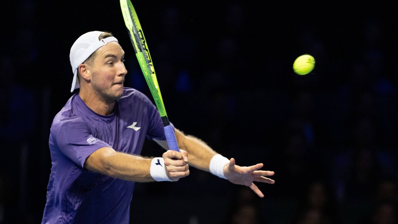 Erster Sieg gegen Djokovic: Struff gewinnt Tennis-Krimi in Basel