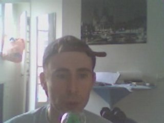 Wiwi égratigne "Les yeux ouverts"