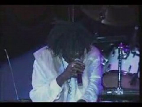 Buju Banton (Live) - politics time again (heathen riddim)