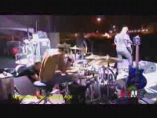 10 QOTSA - Turnin' On The Screw (Vegoose 2007)