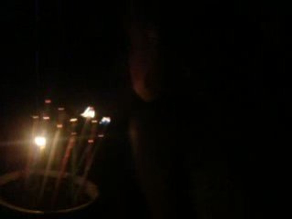 AnniiV' SurpriiS' WiitH M'eii VraiiS