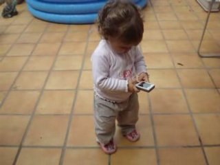 La danse du bébé (un peu courte !)