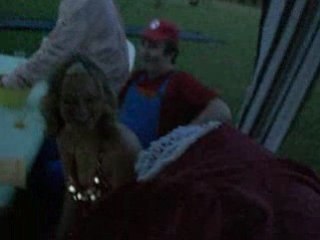 Papa noel agressé lors de sa visite chez son cousin