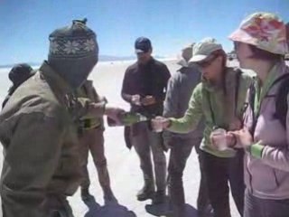 Champagne sur le Salar de UYUNI (BOLIVIE)