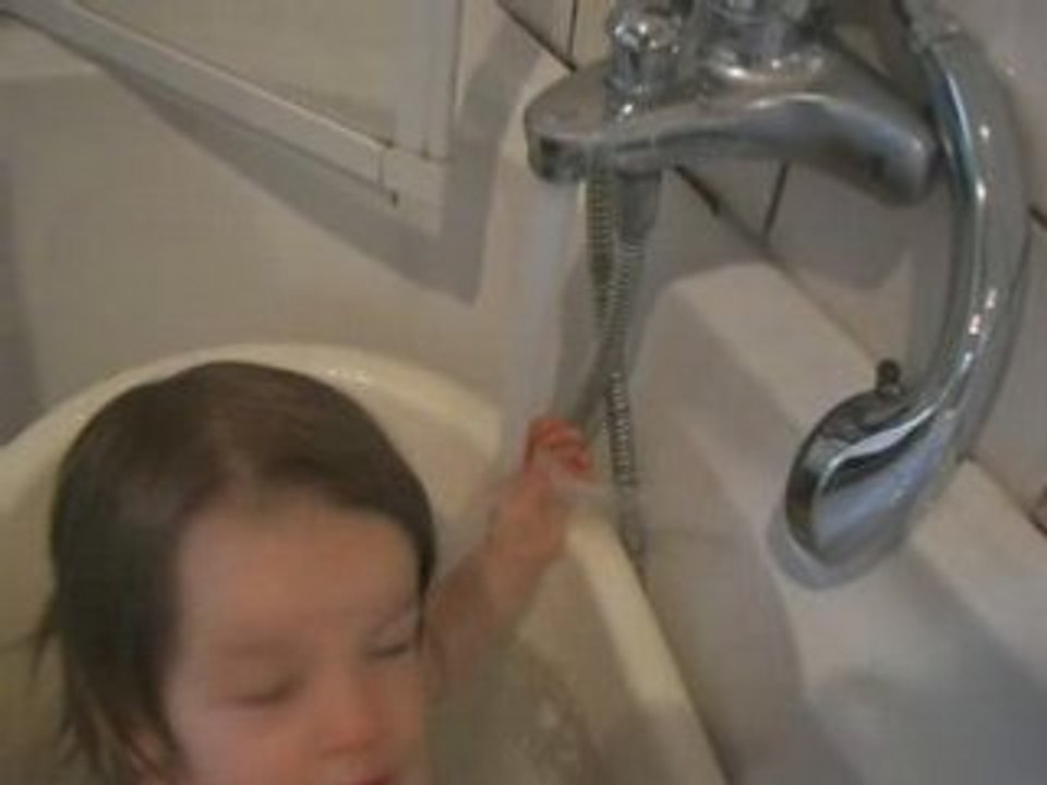 Louise attrape l'eau 30/08/08