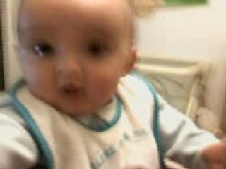 Titi qui tape sue la tete a papa 7 sept 08