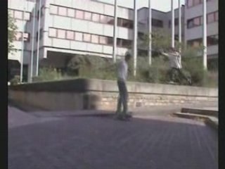 La rue est vers l'image