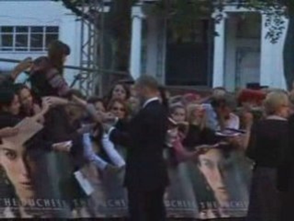 Keira Knightley treads the red carpet for The Duchess