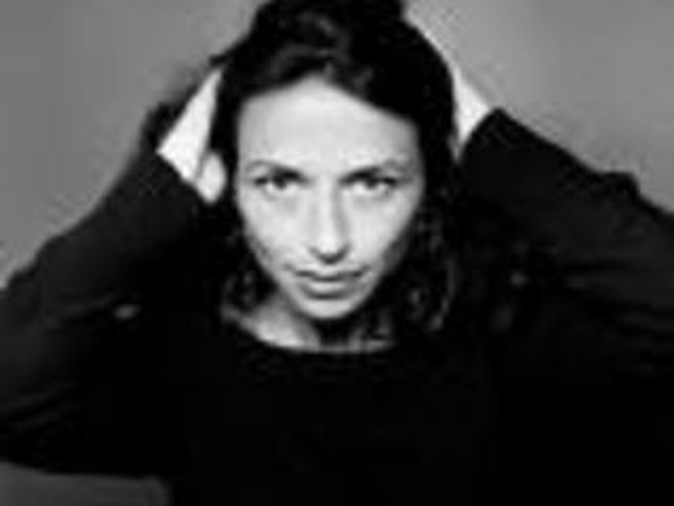 Karine Tuil "Tout commence par les mots"
