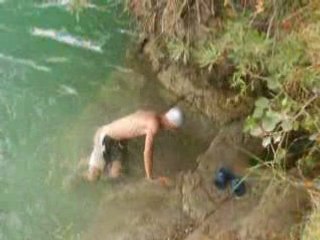 je saute ds l'eau