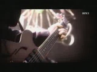 01 QOTSA - Monsters in the Parasol (Hove 07)