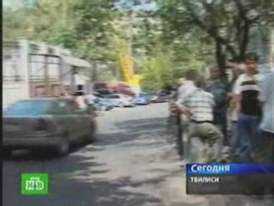 Флаг России снят с посольства