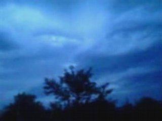 Miracle un visage se forme dans le ciel
